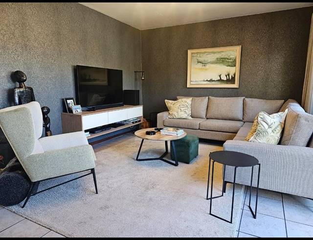 3 BEDROOM TOWNHOUSE FOR SALE IN MOSSEL BAY CENTRAL